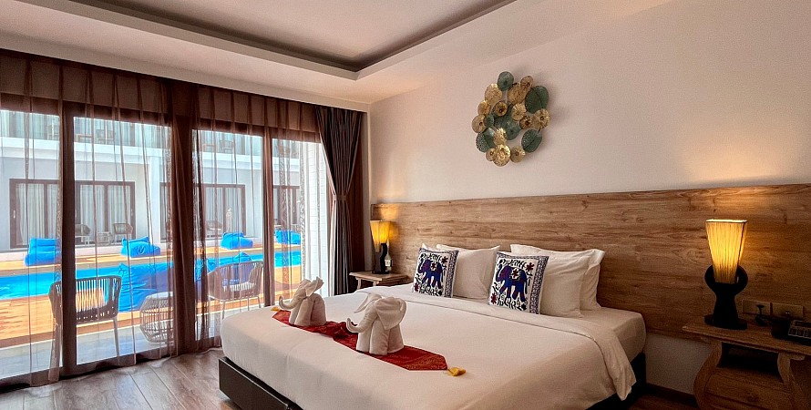 Grand Deluxe Poolside Room