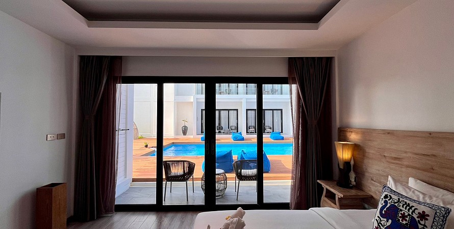 Grand Deluxe Poolside Room
