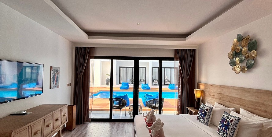Grand Deluxe Poolside Room