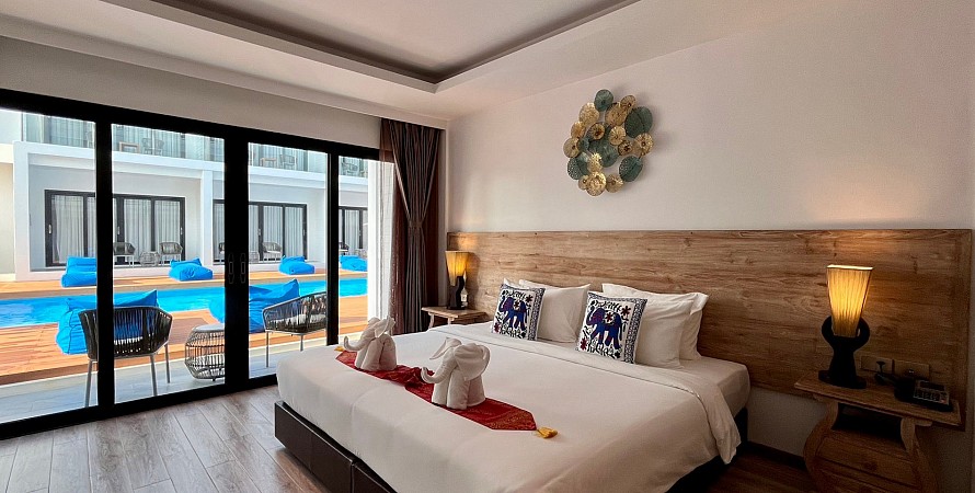 Grand Deluxe Poolside Room