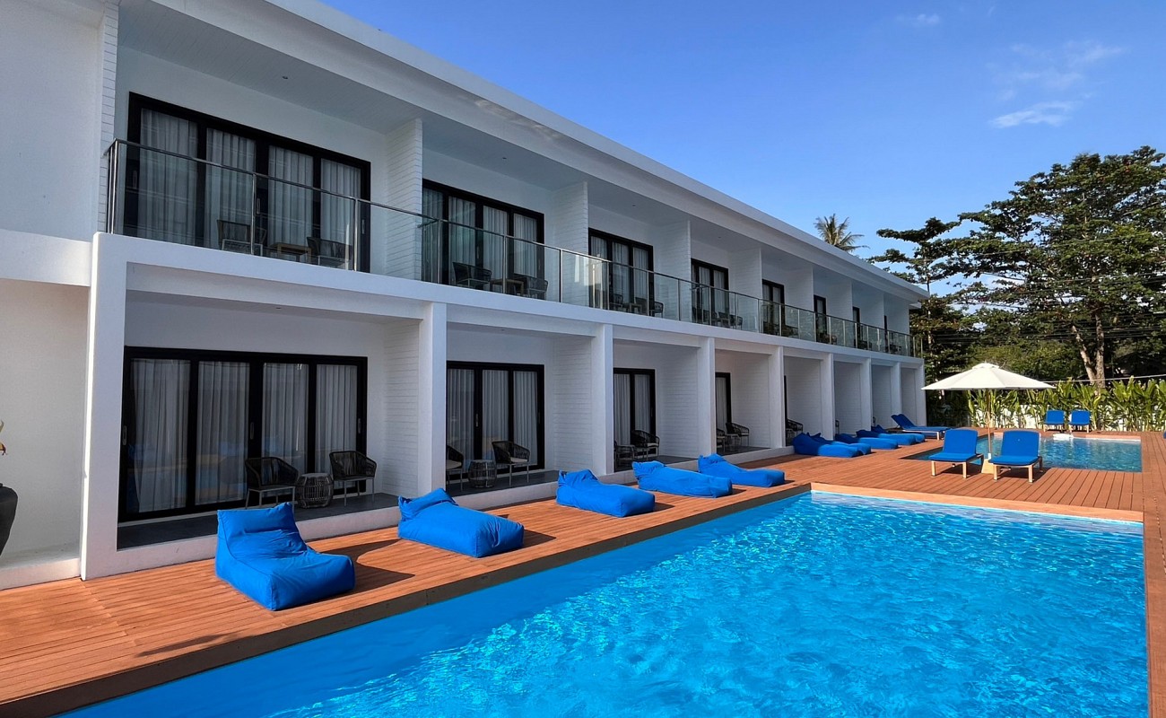 Grand Deluxe Poolside Room