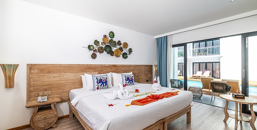 Grand Deluxe Poolside Room